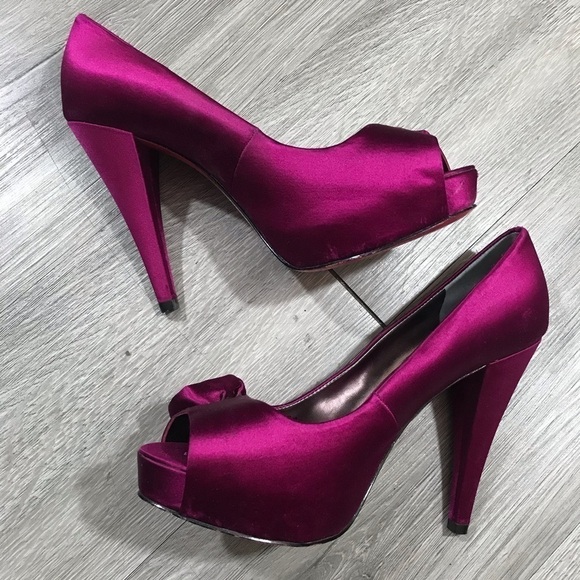 Paris Hilton Fuchsia Bonita Satin Flower Peep Toe Pumps size 7 - Picture 2 of 6
